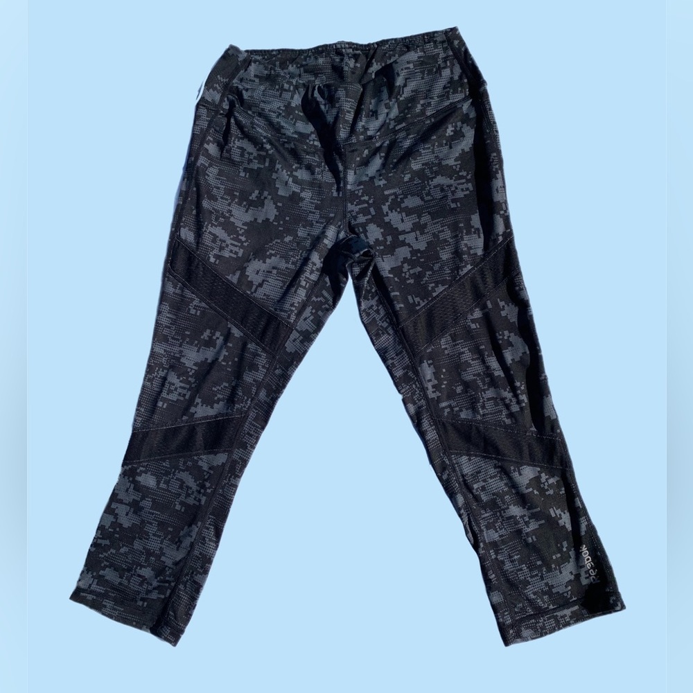 Reebok women yoga or workout capri